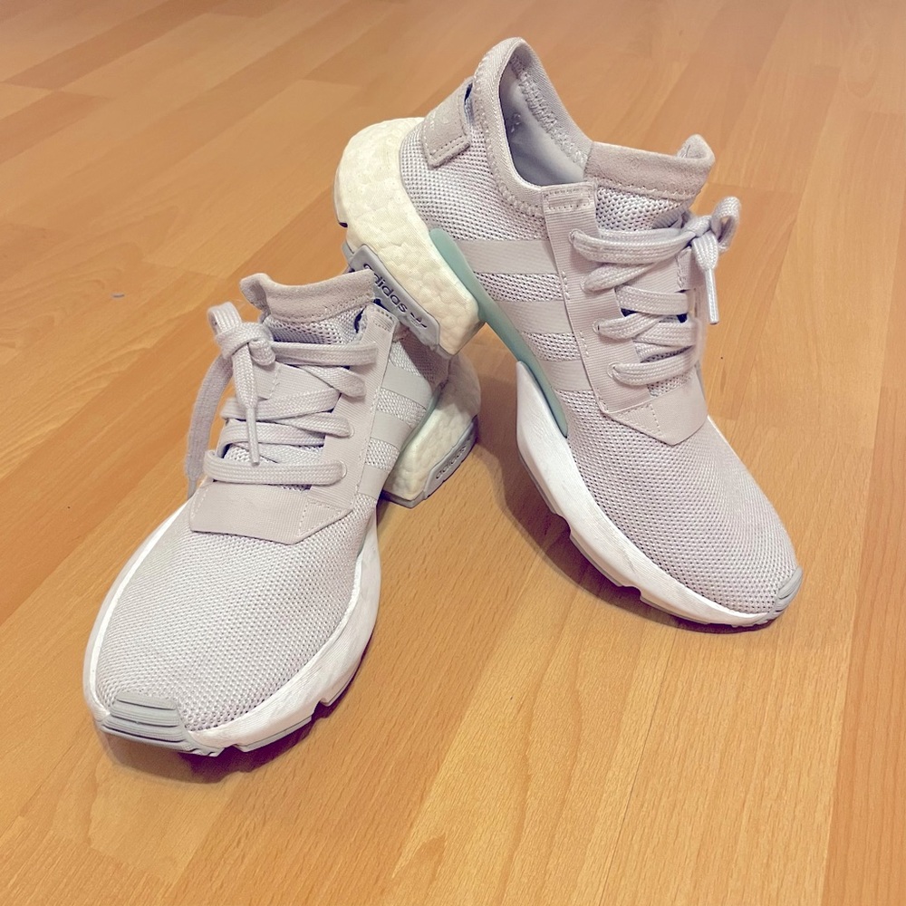 Adidas sneakers womens size 6 gray white
